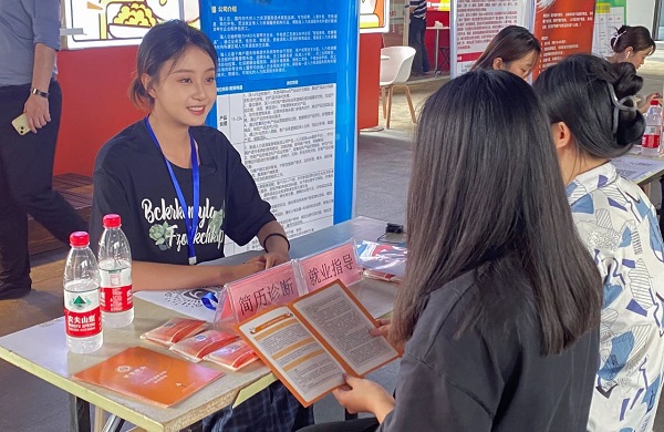 搭建就業服務平臺,瑞方人力將招聘會開進街道園區 第2張 搭建就業服務平臺,瑞方人力將招聘會開進街道園區 第2張