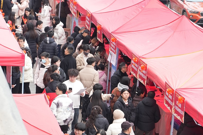 “百米小巷”人潮涌動！瑞方人力助力2025年武侯區春風行動專場招聘會“開門紅” 第7張