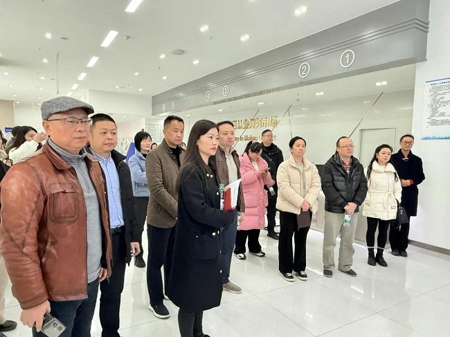 武侯區(qū)多部門領(lǐng)導(dǎo)聯(lián)合考察調(diào)研瑞方人力運(yùn)營(yíng)的武侯區(qū)人力資源市場(chǎng) 第1張