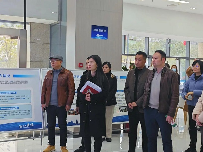 武侯區(qū)多部門領(lǐng)導(dǎo)聯(lián)合考察調(diào)研瑞方人力運(yùn)營(yíng)的武侯區(qū)人力資源市場(chǎng) 第2張
