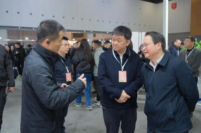 瑞方人力亮相成都大型春招會(huì)，激活就業(yè)服務(wù)新動(dòng)能 第2張